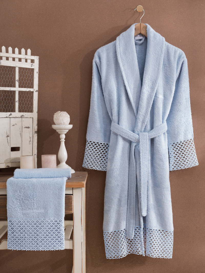 Фото VALERIE BLUE