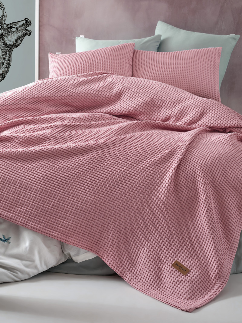 Фото MARILOU PINK