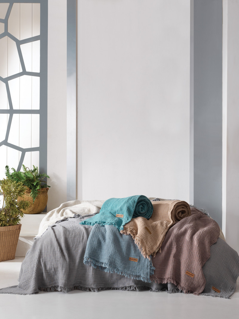 Фото DELPHINE BLUE