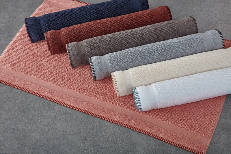 Фото MELODIE BATHMAT